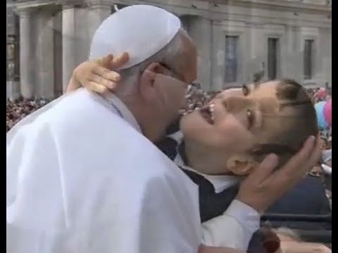 papa_francisco_con_enfermo.jpg